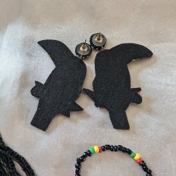 Vintage shiny black necklace/beaded earrings/bracelet - Picture 6 of 8